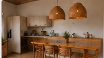 Interior de casa com cozinha e luminárias naturais